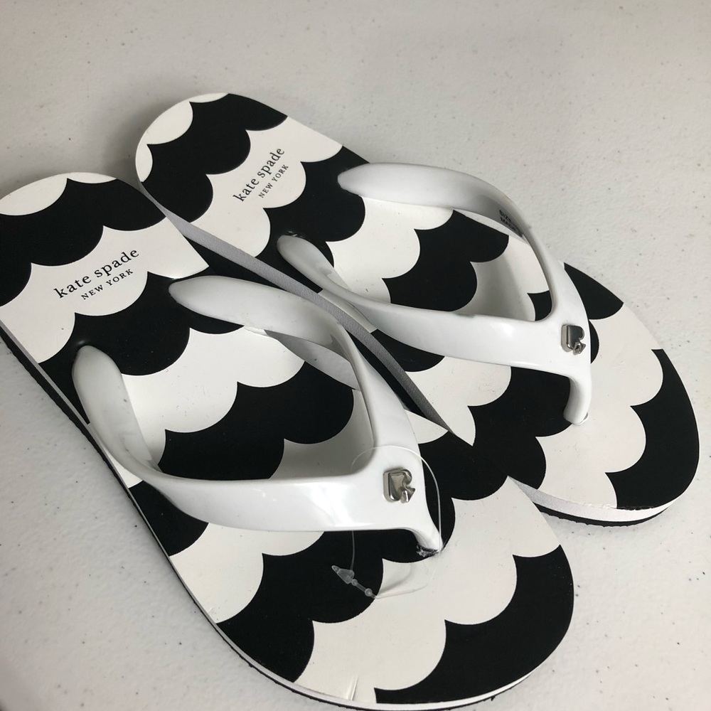 KATE SPADE NWT BLK& White Flip flops SIZE 5 - Picture 3 of 9